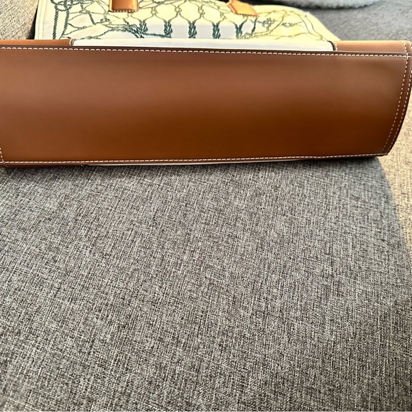 Tory Burch White and Brown Tote with Green Detailing - Picture 3 of 4